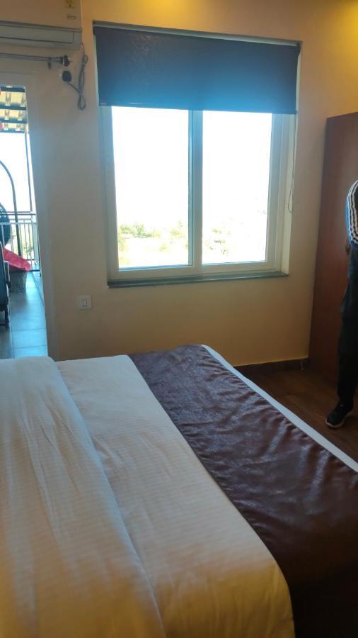 Icebergs Mussoorie - A Boutique Stay And 24 Hrs Roof Top Cafe Ngoại thất bức ảnh