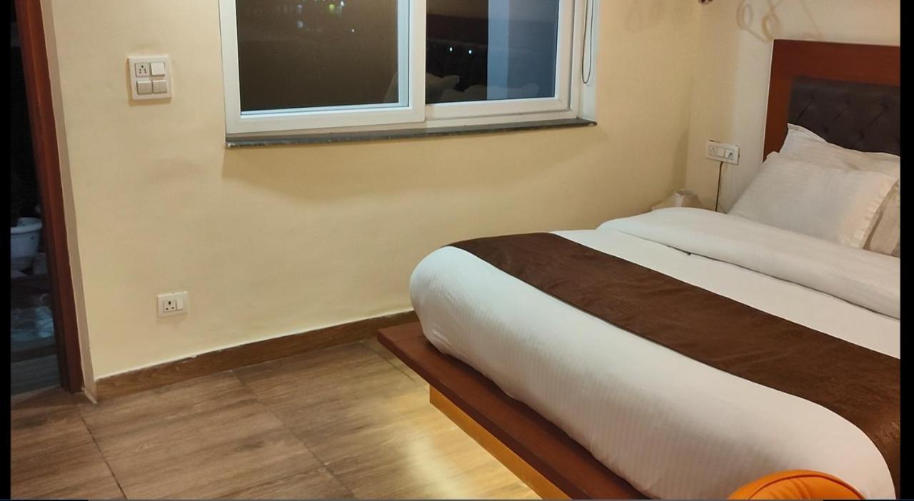 Icebergs Mussoorie - A Boutique Stay And 24 Hrs Roof Top Cafe Ngoại thất bức ảnh
