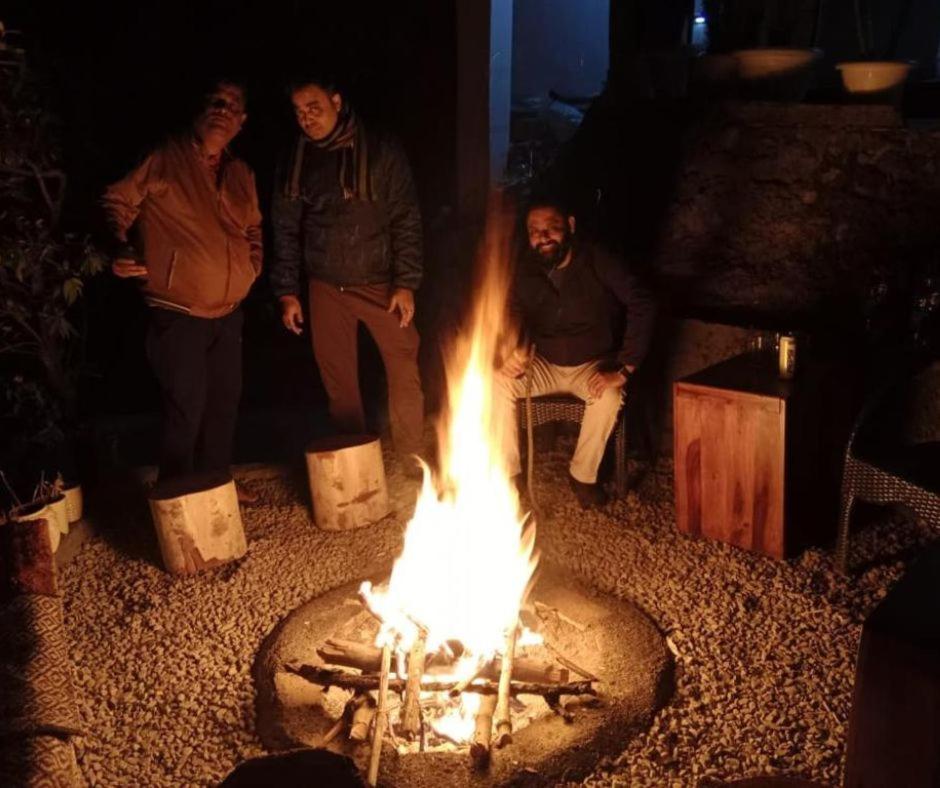 Icebergs Mussoorie - A Boutique Stay And 24 Hrs Roof Top Cafe Ngoại thất bức ảnh