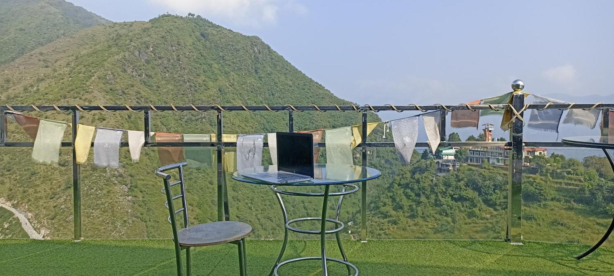 Icebergs Mussoorie - A Boutique Stay And 24 Hrs Roof Top Cafe Ngoại thất bức ảnh
