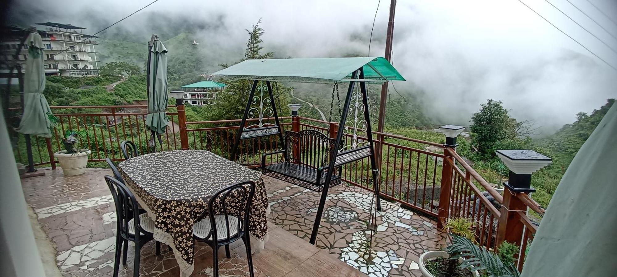 Icebergs Mussoorie - A Boutique Stay And 24 Hrs Roof Top Cafe Ngoại thất bức ảnh