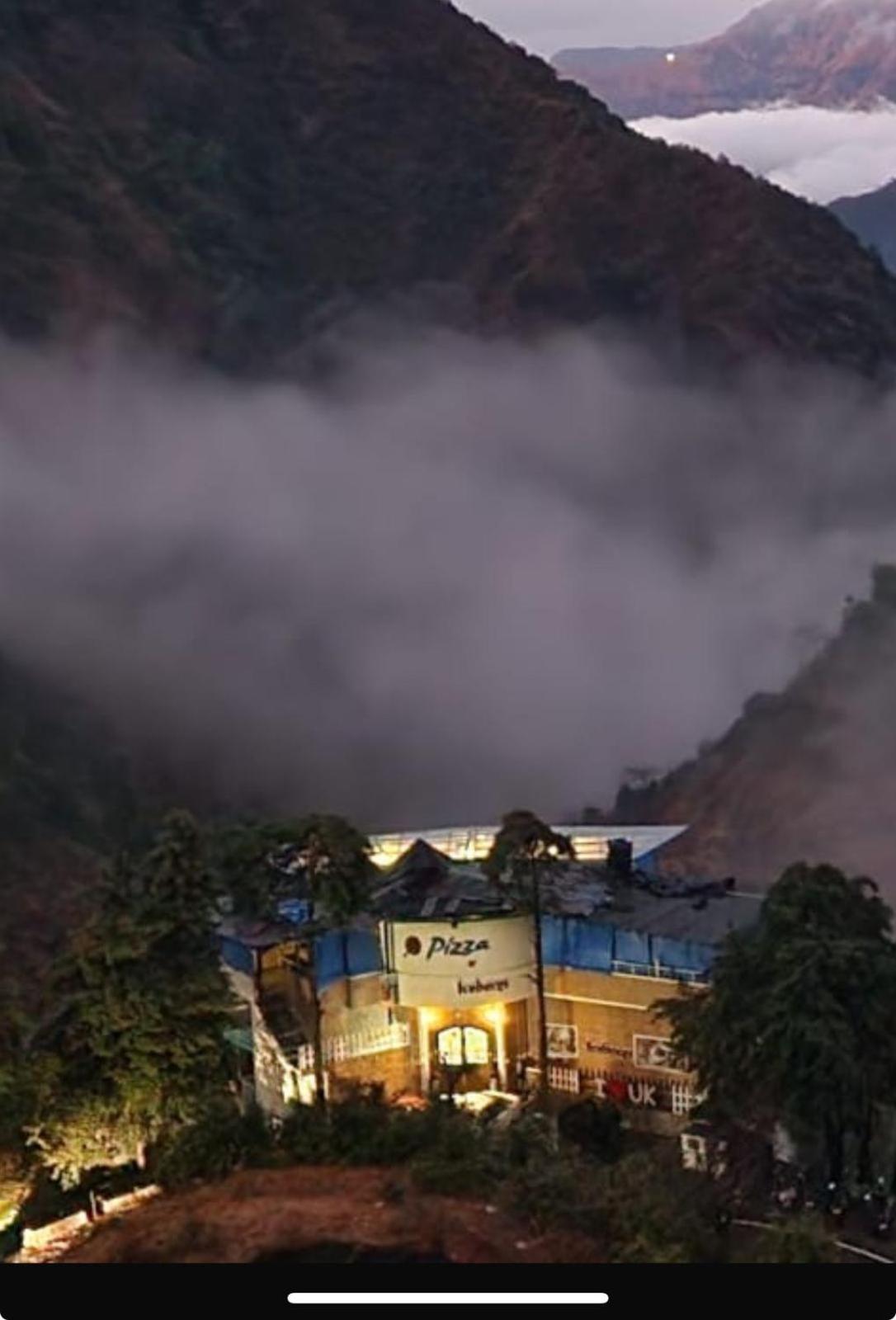 Icebergs Mussoorie - A Boutique Stay And 24 Hrs Roof Top Cafe Ngoại thất bức ảnh