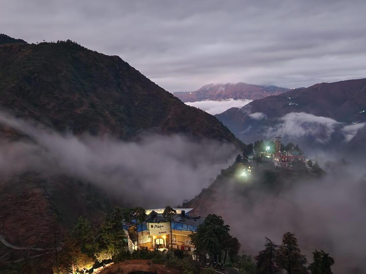Icebergs Mussoorie - A Boutique Stay And 24 Hrs Roof Top Cafe Ngoại thất bức ảnh